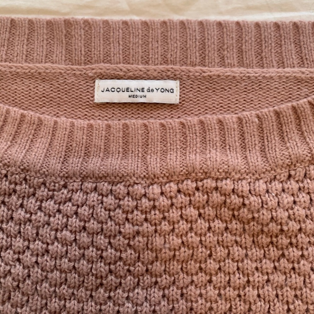 Tasseled mauve sweater